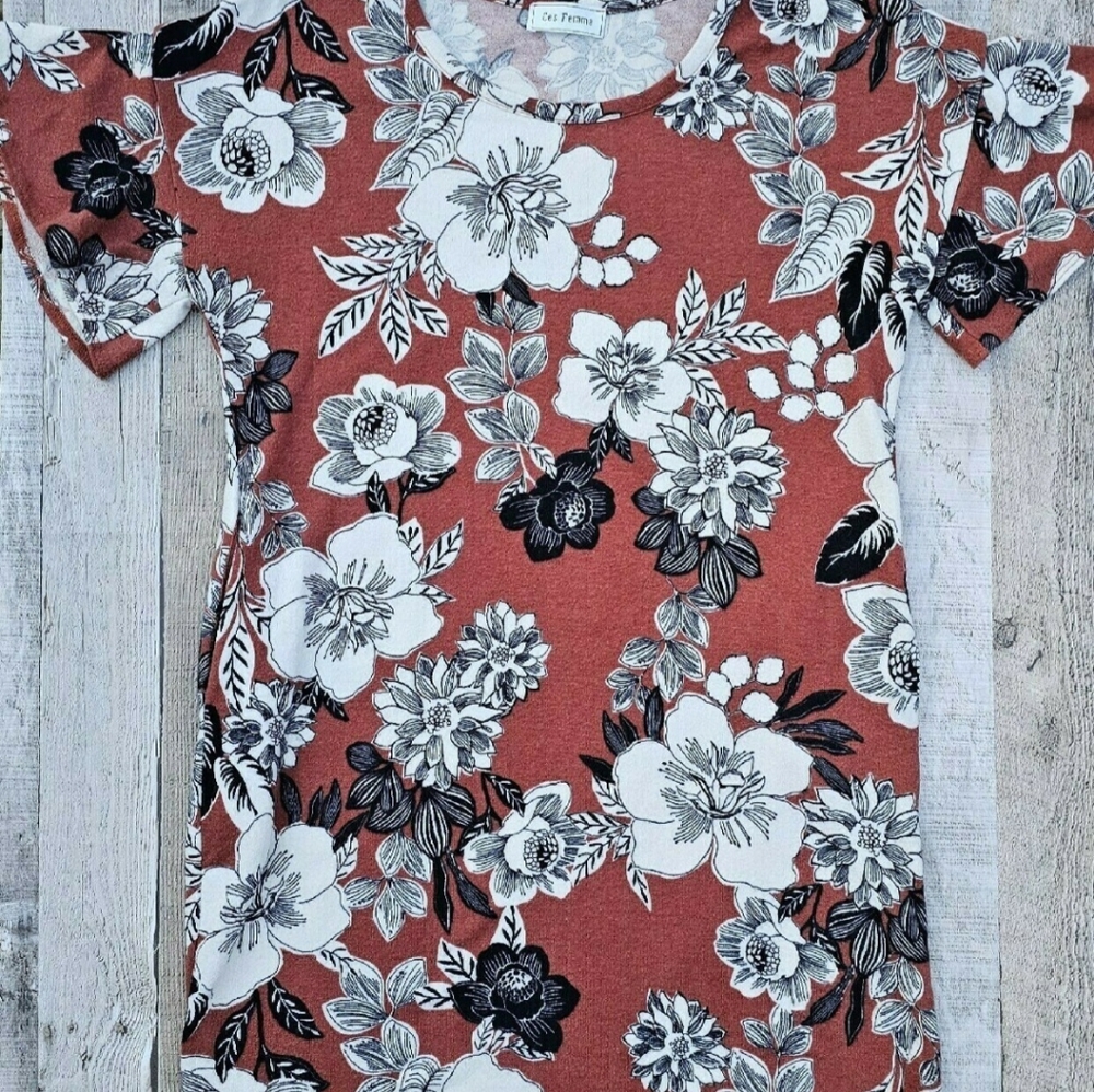 Floral dress with pockets